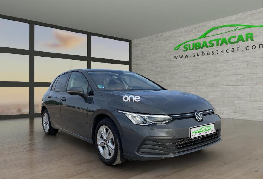 VOLKSWAGEN Golf 2023
