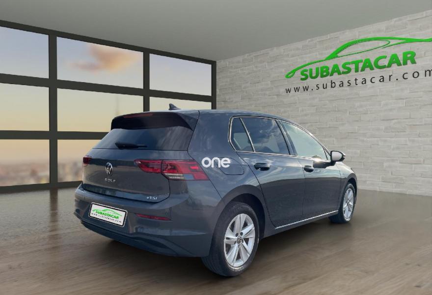 VOLKSWAGEN Golf 2023