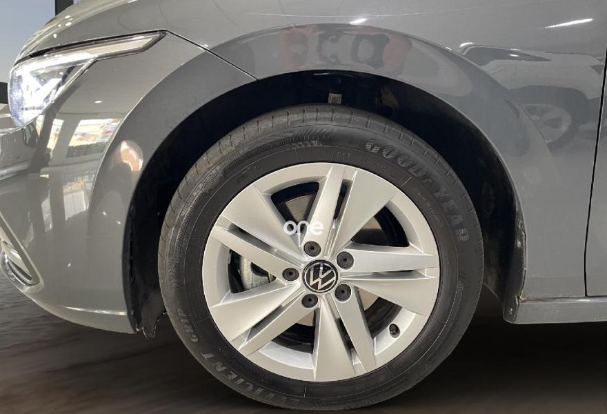 VOLKSWAGEN Golf 2023