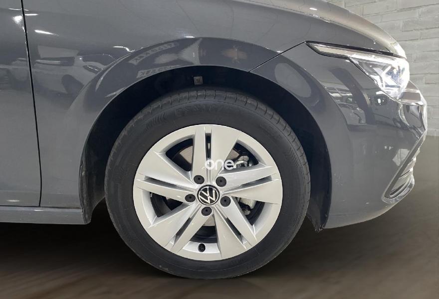 VOLKSWAGEN Golf 2023