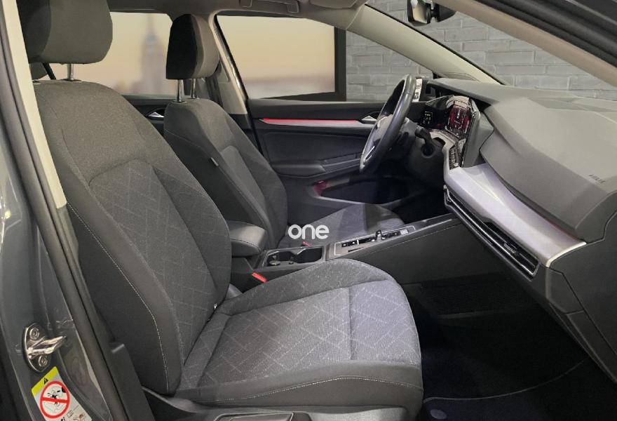 VOLKSWAGEN Golf 2023