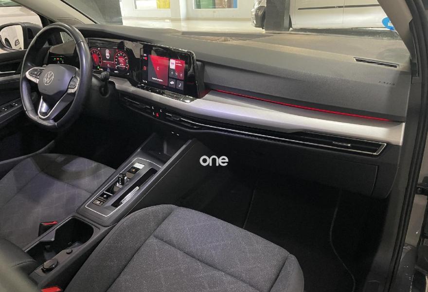 VOLKSWAGEN Golf 2023