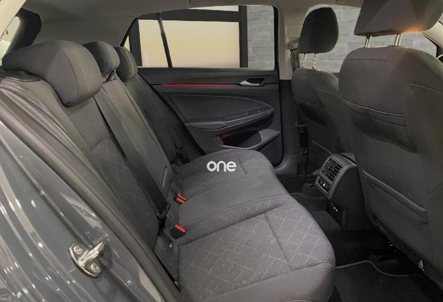 VOLKSWAGEN Golf 2023