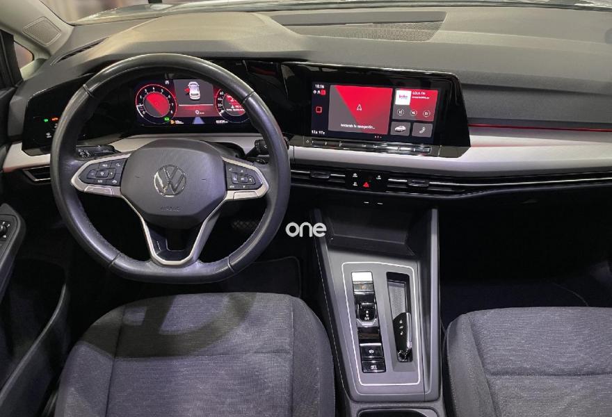 VOLKSWAGEN Golf 2023