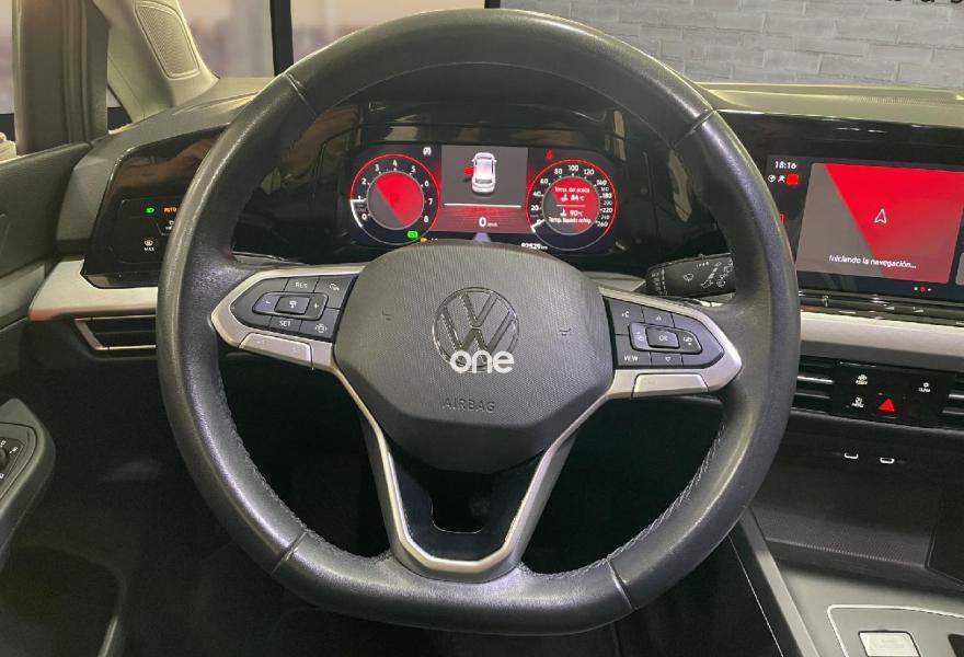 VOLKSWAGEN Golf 2023