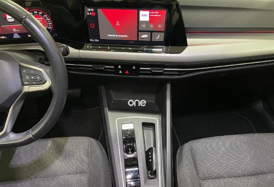 VOLKSWAGEN Golf 2023