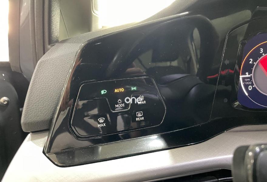 VOLKSWAGEN Golf 2023