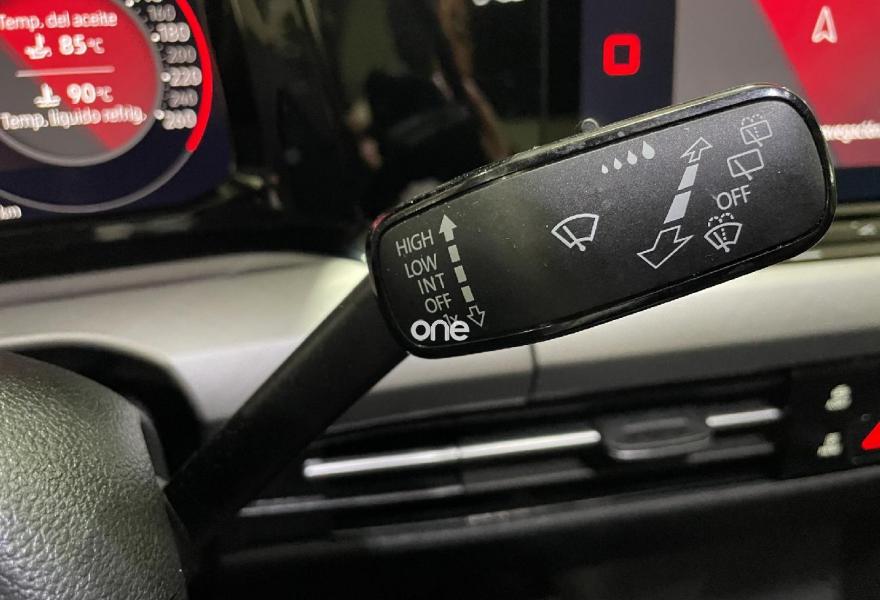 VOLKSWAGEN Golf 2023