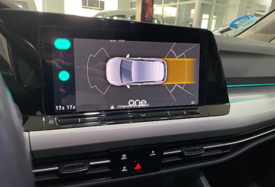 VOLKSWAGEN Golf 2023