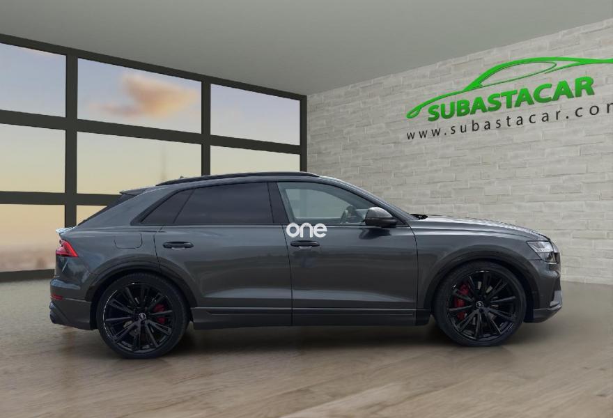 AUDI Q8 2021