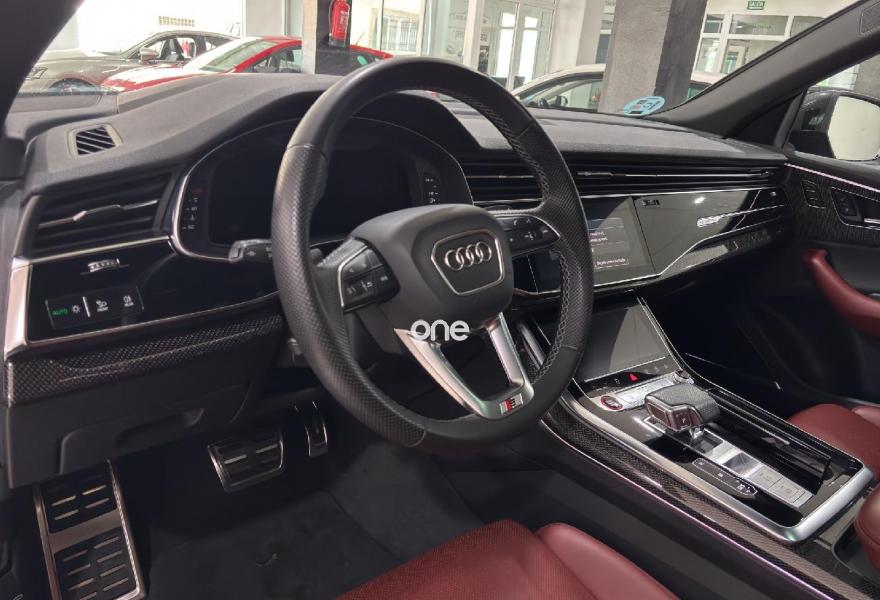 AUDI Q8 2021