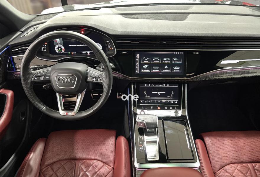 AUDI Q8 2021