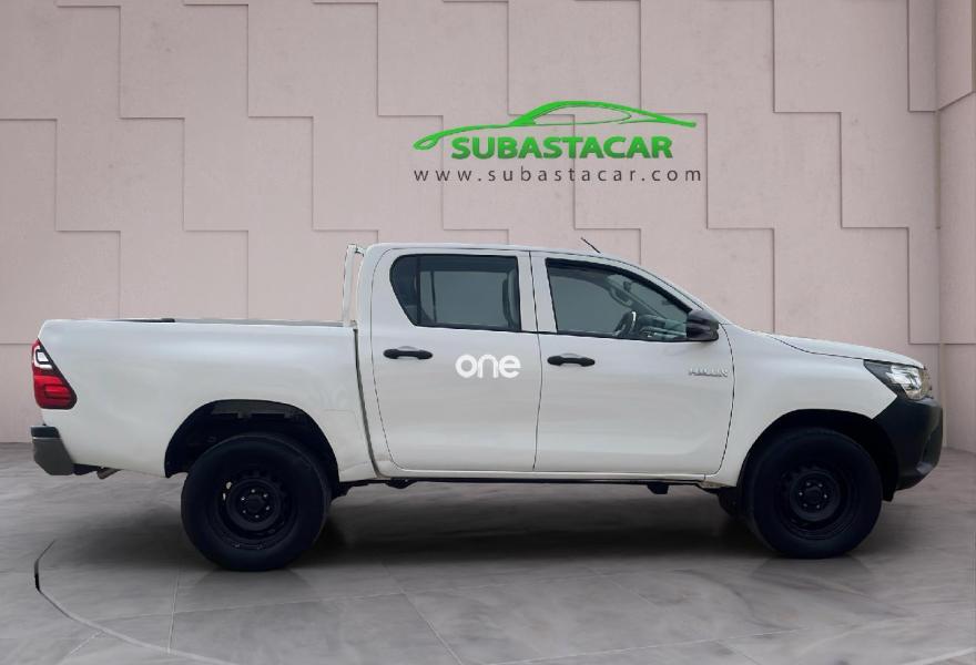 TOYOTA Hilux 2020