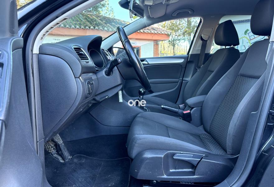 VOLKSWAGEN Golf 2012