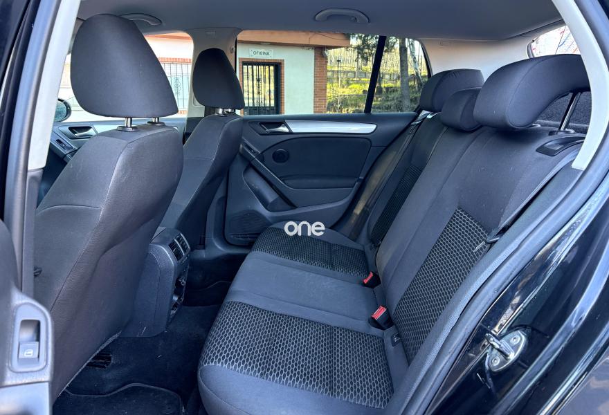 VOLKSWAGEN Golf 2012