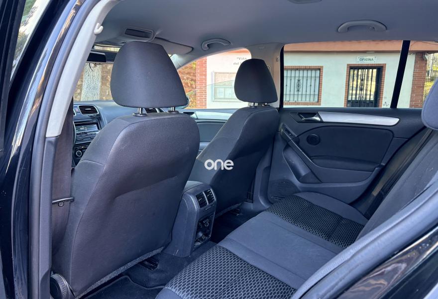 VOLKSWAGEN Golf 2012