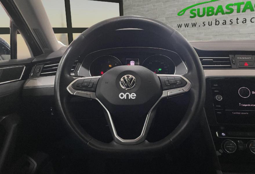 VOLKSWAGEN Passat 2019