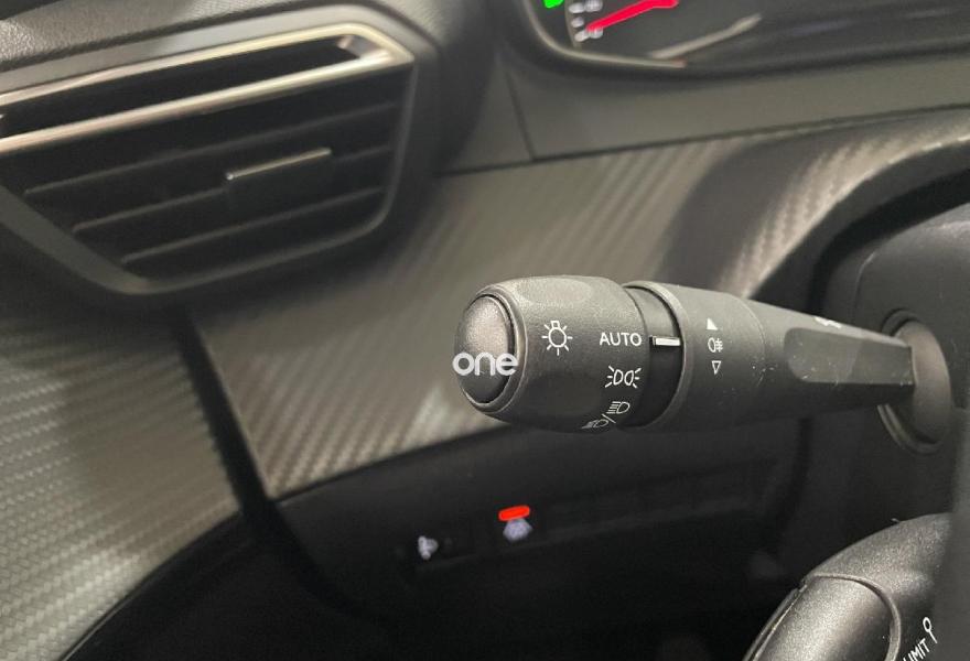PEUGEOT 208 2021