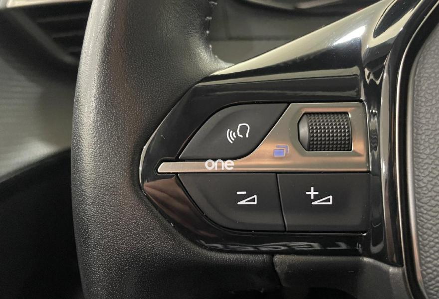 PEUGEOT 208 2021
