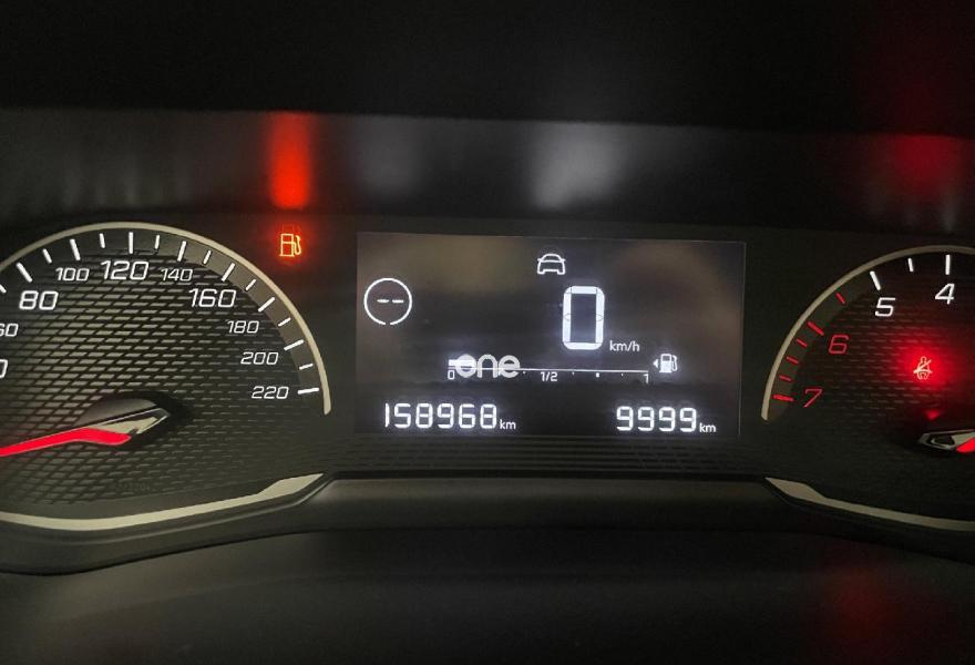 PEUGEOT 208 2021