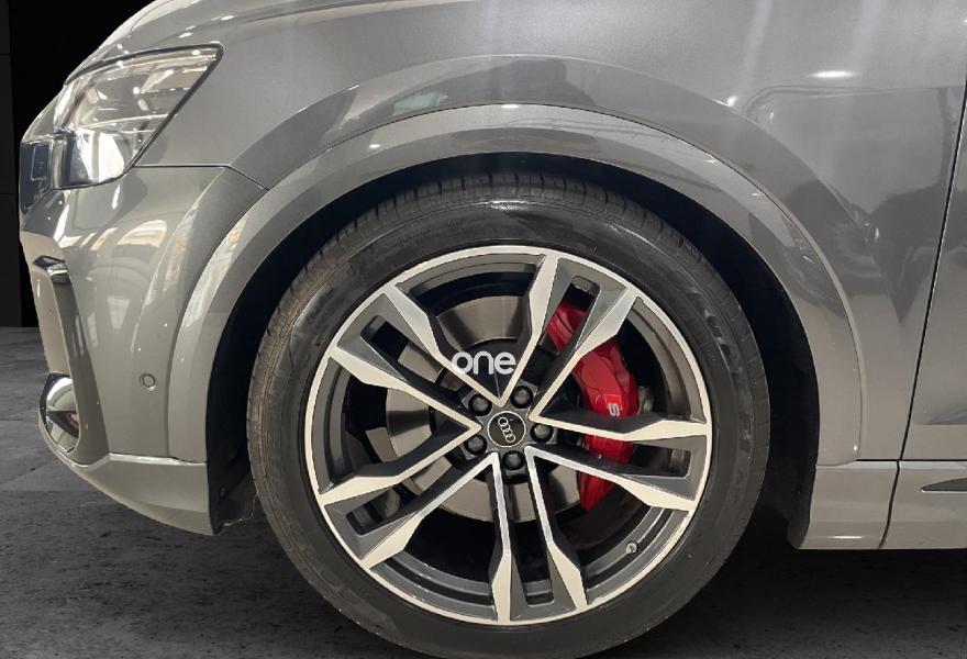 AUDI Q8 2024