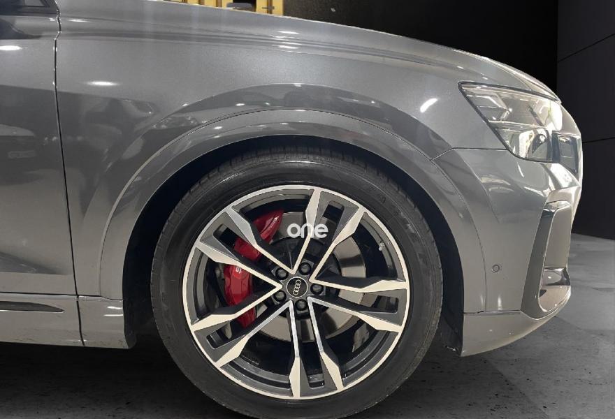 AUDI Q8 2024