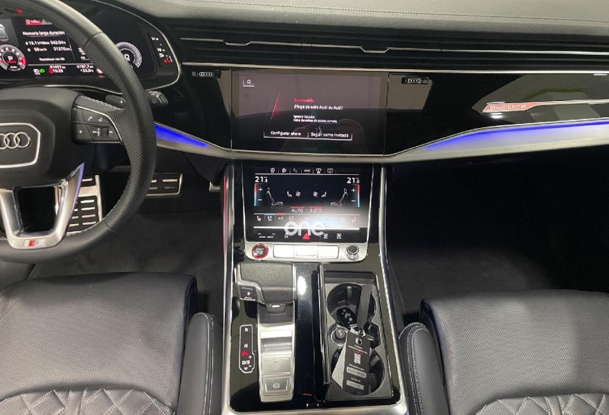 AUDI Q8 2024