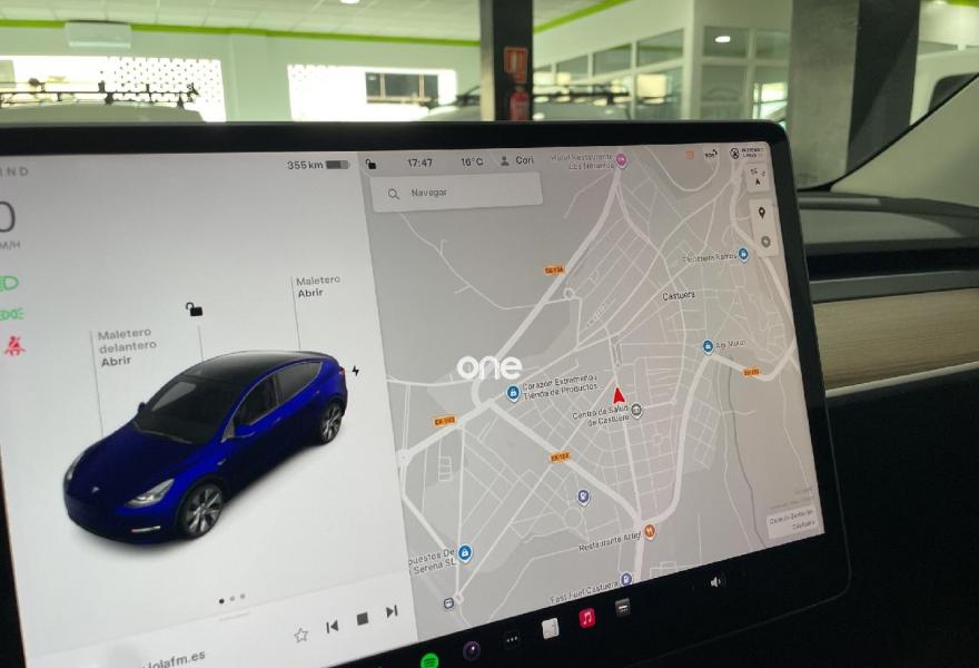 TESLA Model Y 2024