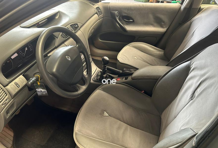 RENAULT Laguna 2003