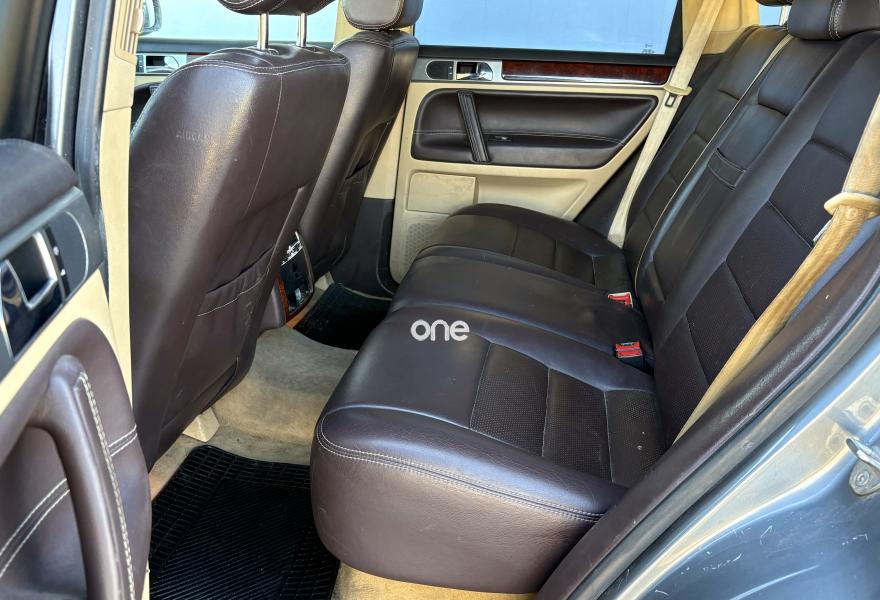 VOLKSWAGEN Touareg 2005