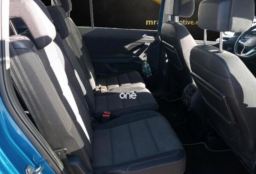 VOLKSWAGEN Touran 2023