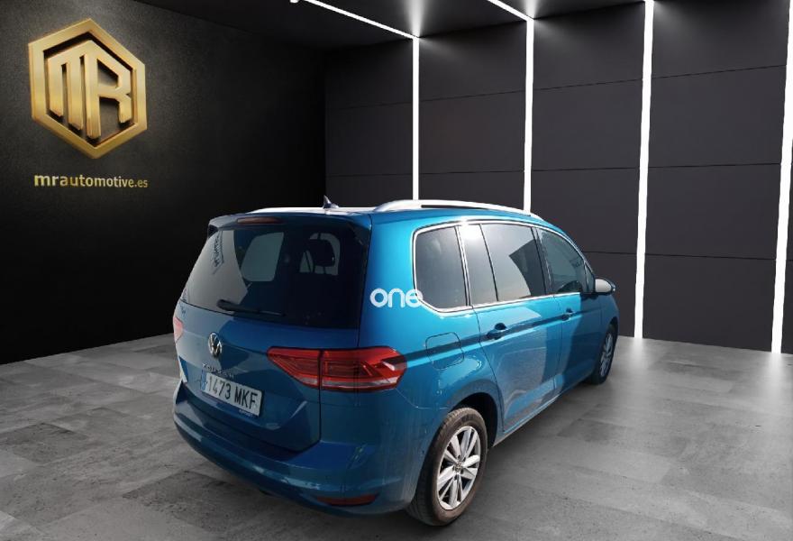 VOLKSWAGEN Touran 2023