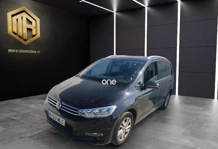 VOLKSWAGEN Touran 2023