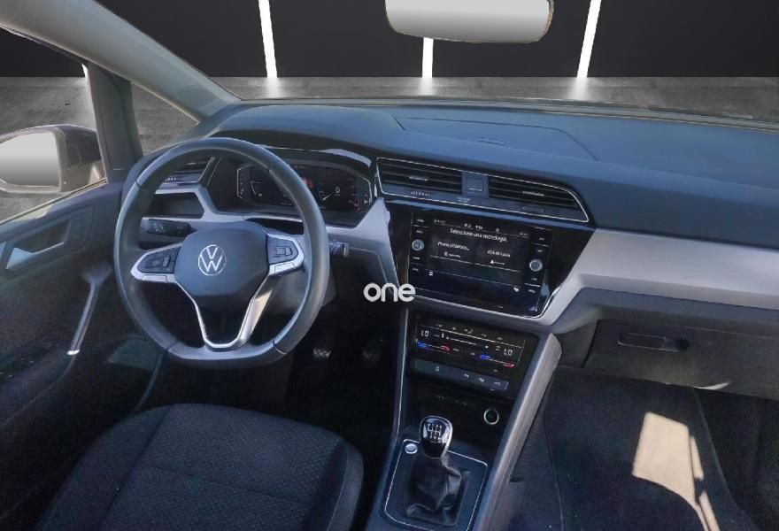 VOLKSWAGEN Touran 2023