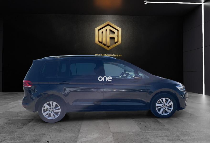 VOLKSWAGEN Touran 2023
