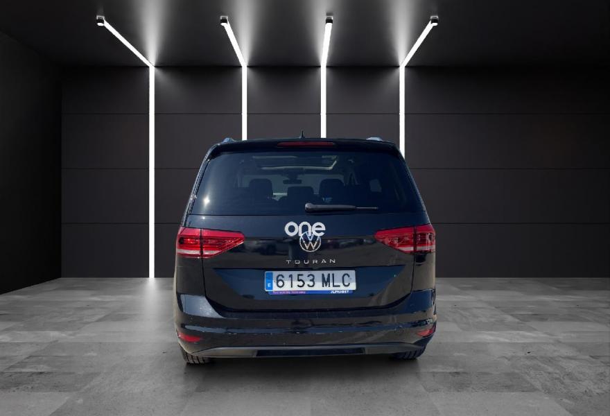 VOLKSWAGEN Touran 2023