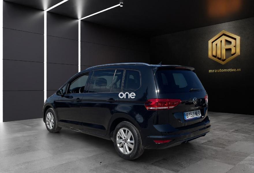 VOLKSWAGEN Touran 2023