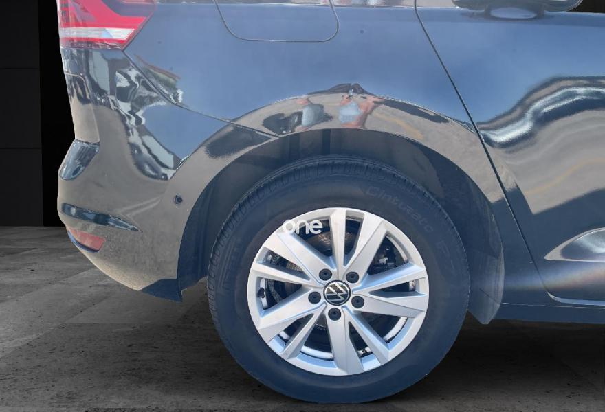 VOLKSWAGEN Touran 2023