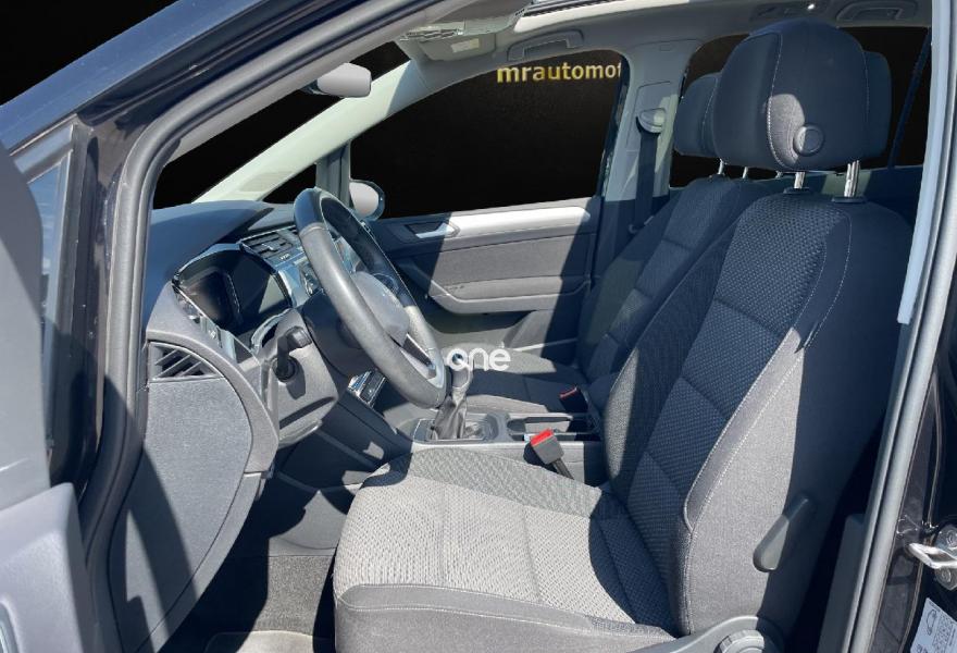 VOLKSWAGEN Touran 2023