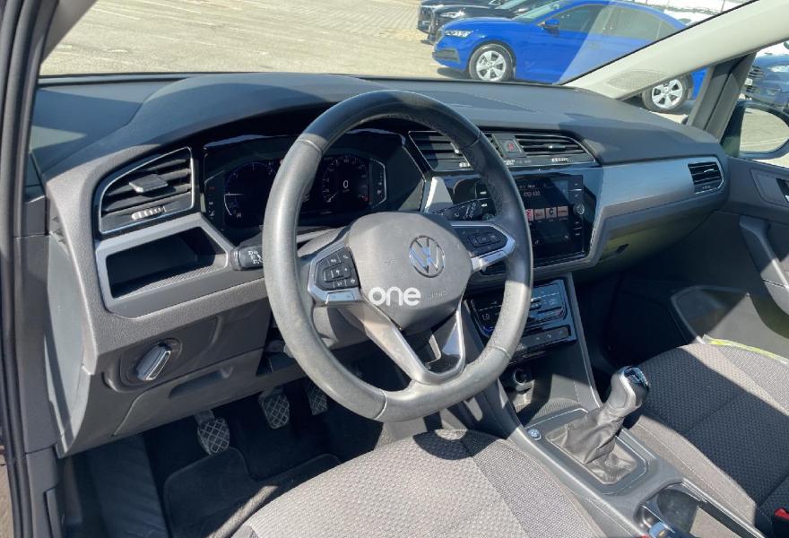 VOLKSWAGEN Touran 2023