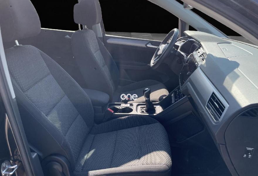 VOLKSWAGEN Touran 2023