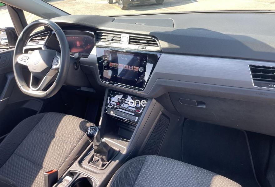VOLKSWAGEN Touran 2023