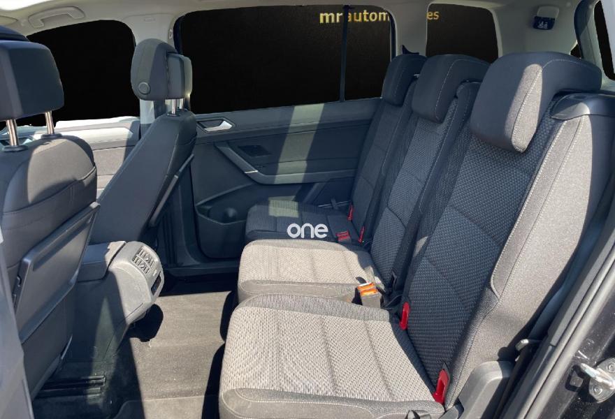 VOLKSWAGEN Touran 2023
