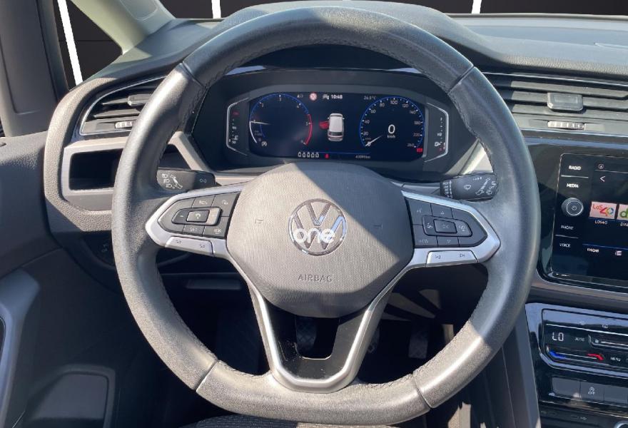 VOLKSWAGEN Touran 2023