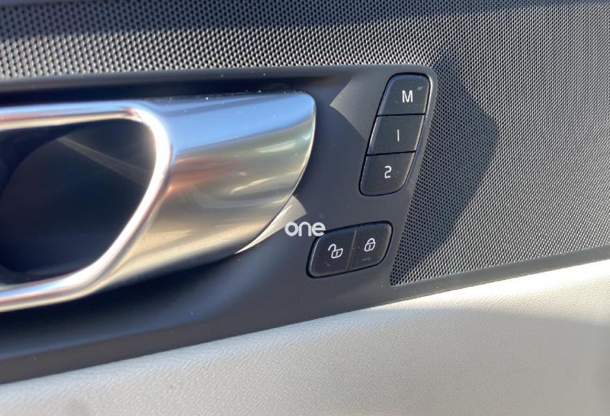 VOLVO XC60 2021
