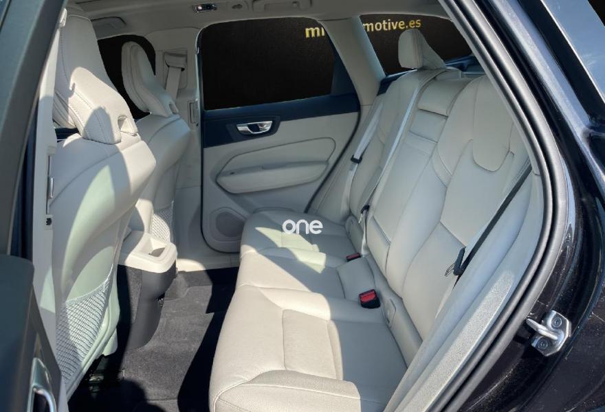 VOLVO XC60 2021