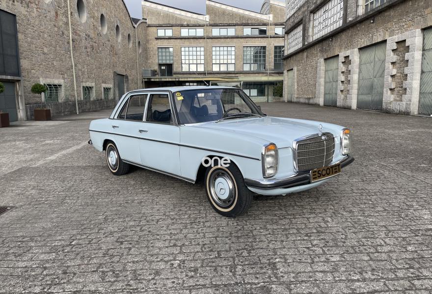 MERCEDES 200 1975