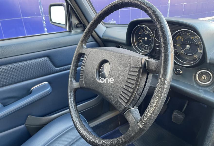 MERCEDES 200 1975