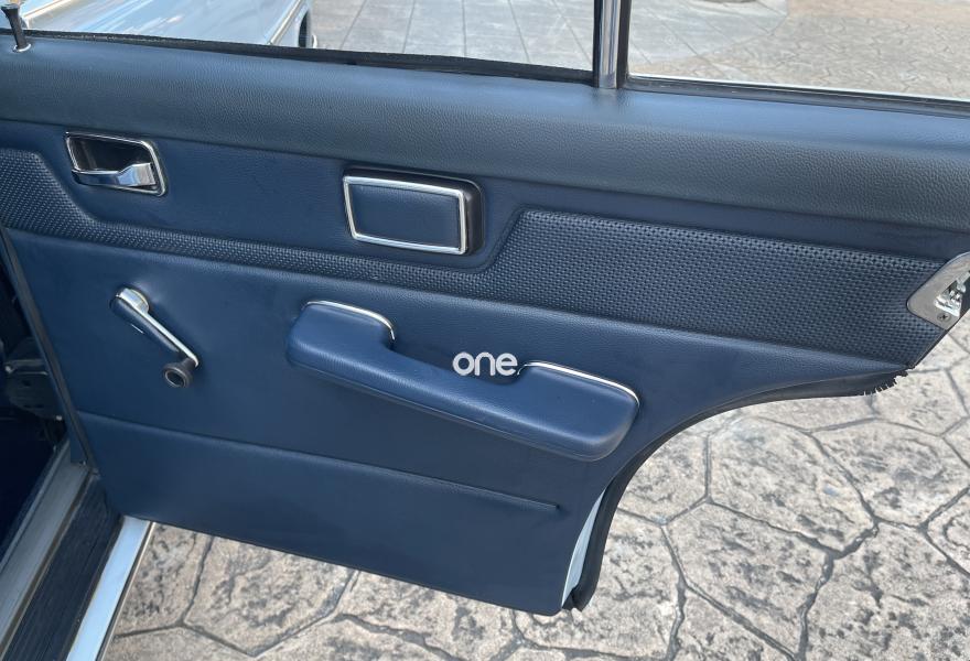 MERCEDES 200 1975