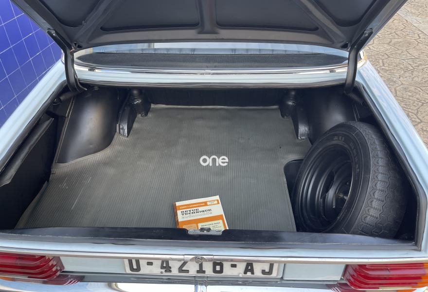 MERCEDES 200 1975